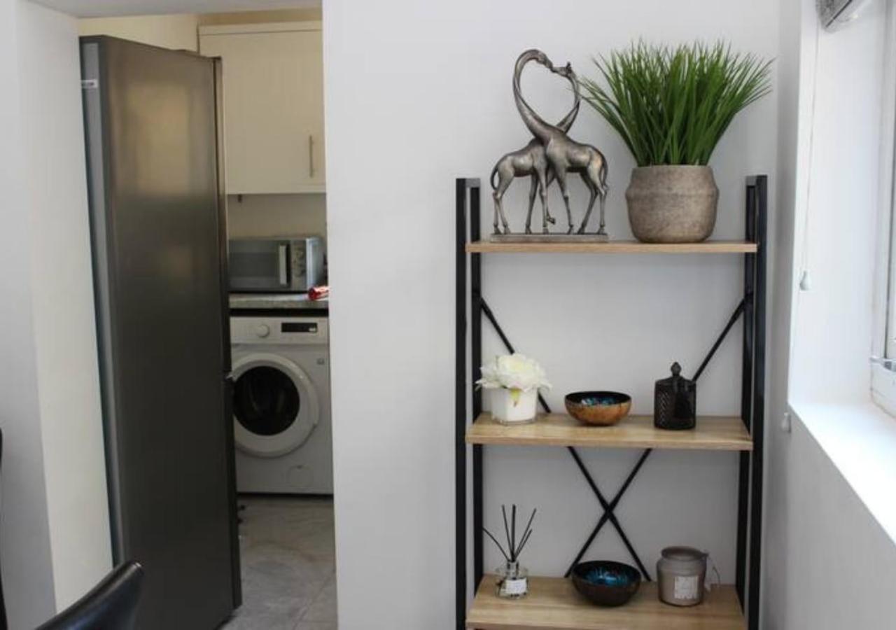 Willa Newly Refurbished 3 Bed 2.5 Bath House In Staines Zewnętrze zdjęcie