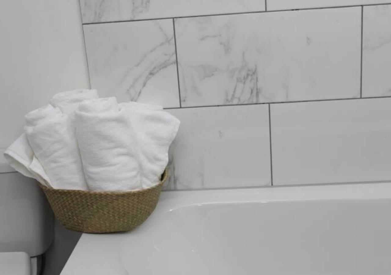 Willa Newly Refurbished 3 Bed 2.5 Bath House In Staines Zewnętrze zdjęcie